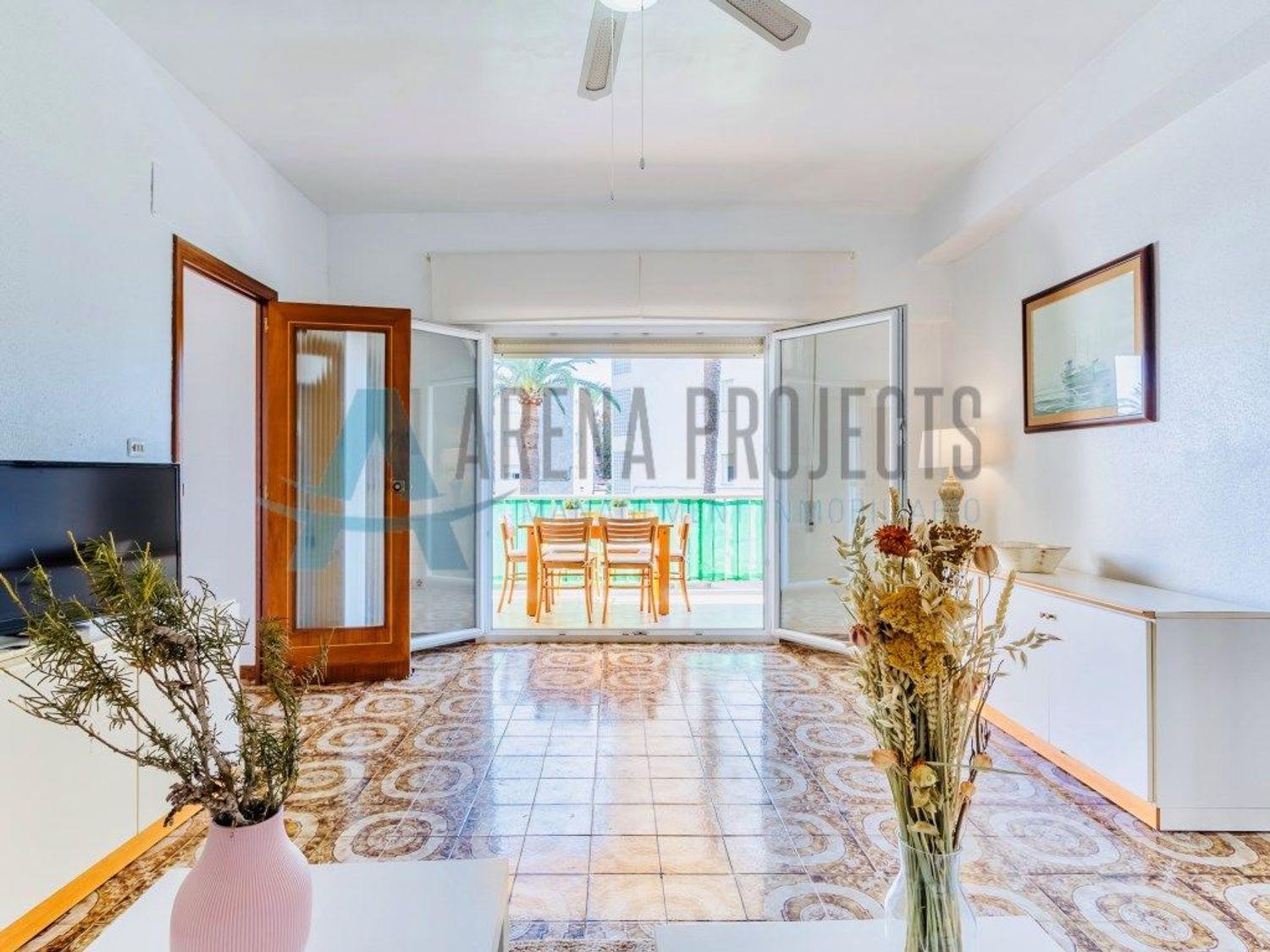 En Venta: Apartamento espacioso con piscina y pista de tenis a solo 50 m de la playa – Las Marinas, Dénia