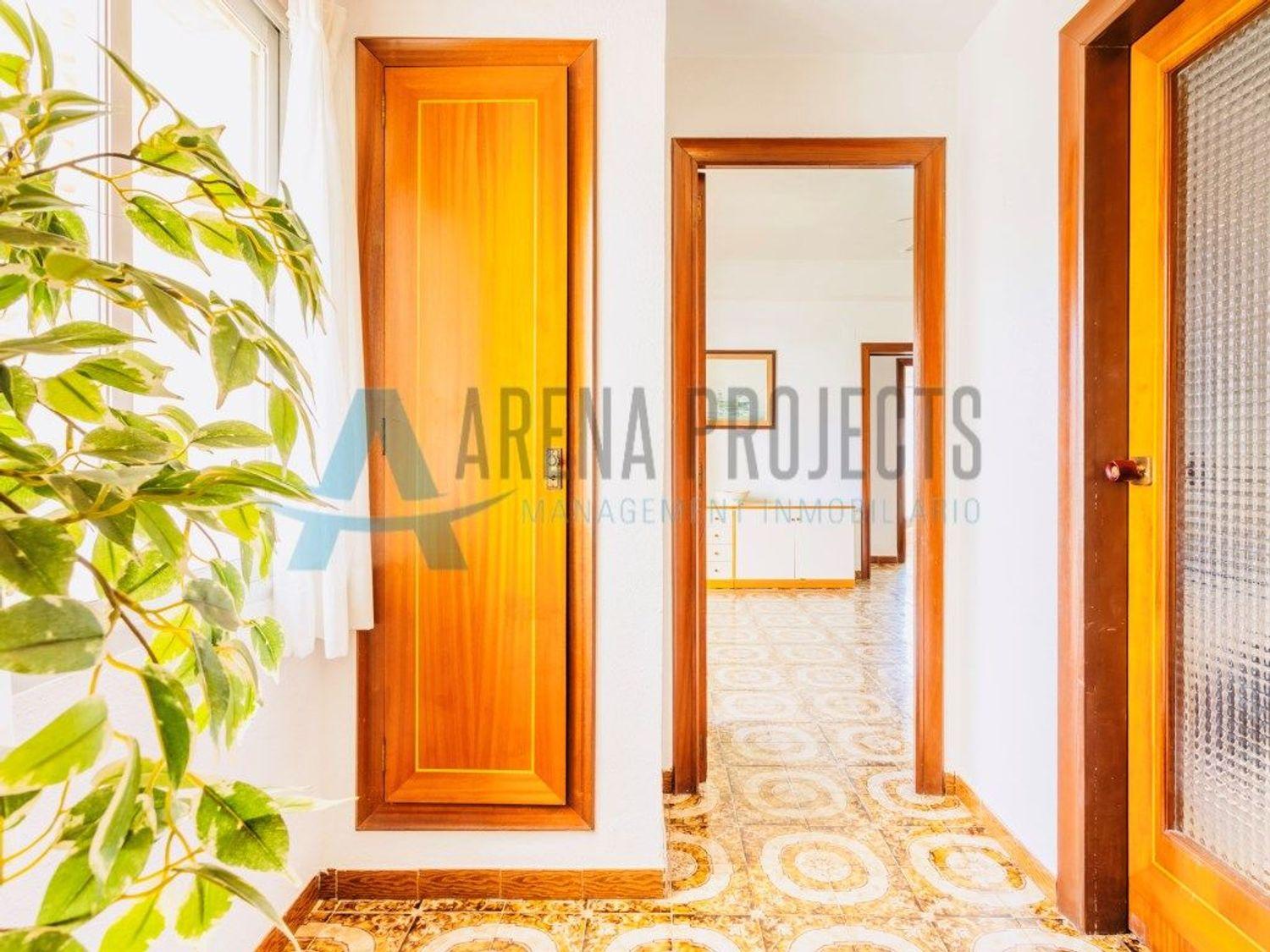 En Venta: Apartamento espacioso con piscina y pista de tenis a solo 50 m de la playa – Las Marinas, Dénia