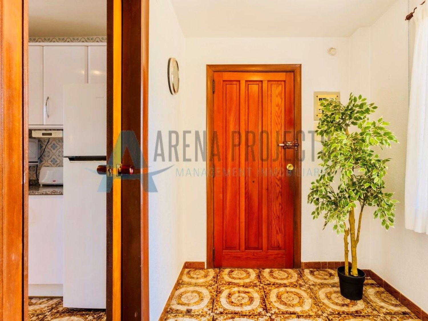 En Venta: Apartamento espacioso con piscina y pista de tenis a solo 50 m de la playa – Las Marinas, Dénia