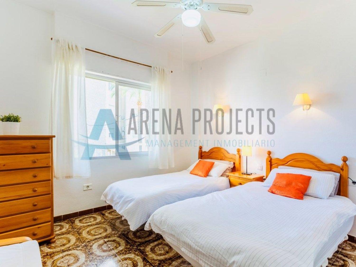 En Venta: Apartamento espacioso con piscina y pista de tenis a solo 50 m de la playa – Las Marinas, Dénia