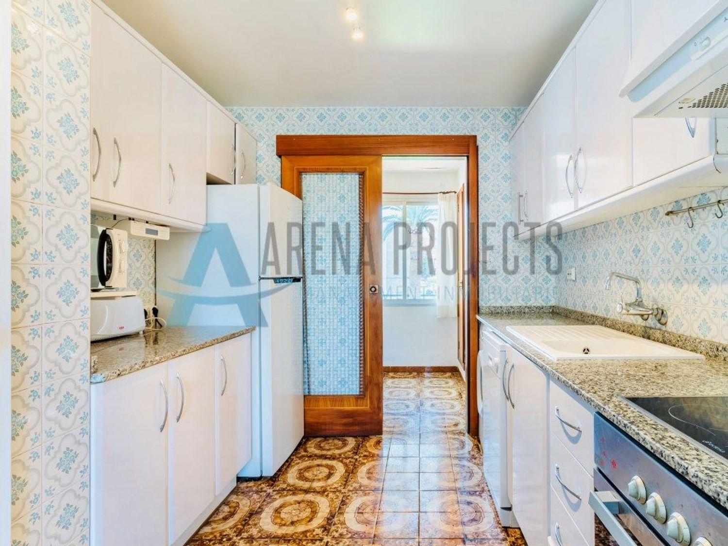 En Venta: Apartamento espacioso con piscina y pista de tenis a solo 50 m de la playa – Las Marinas, Dénia