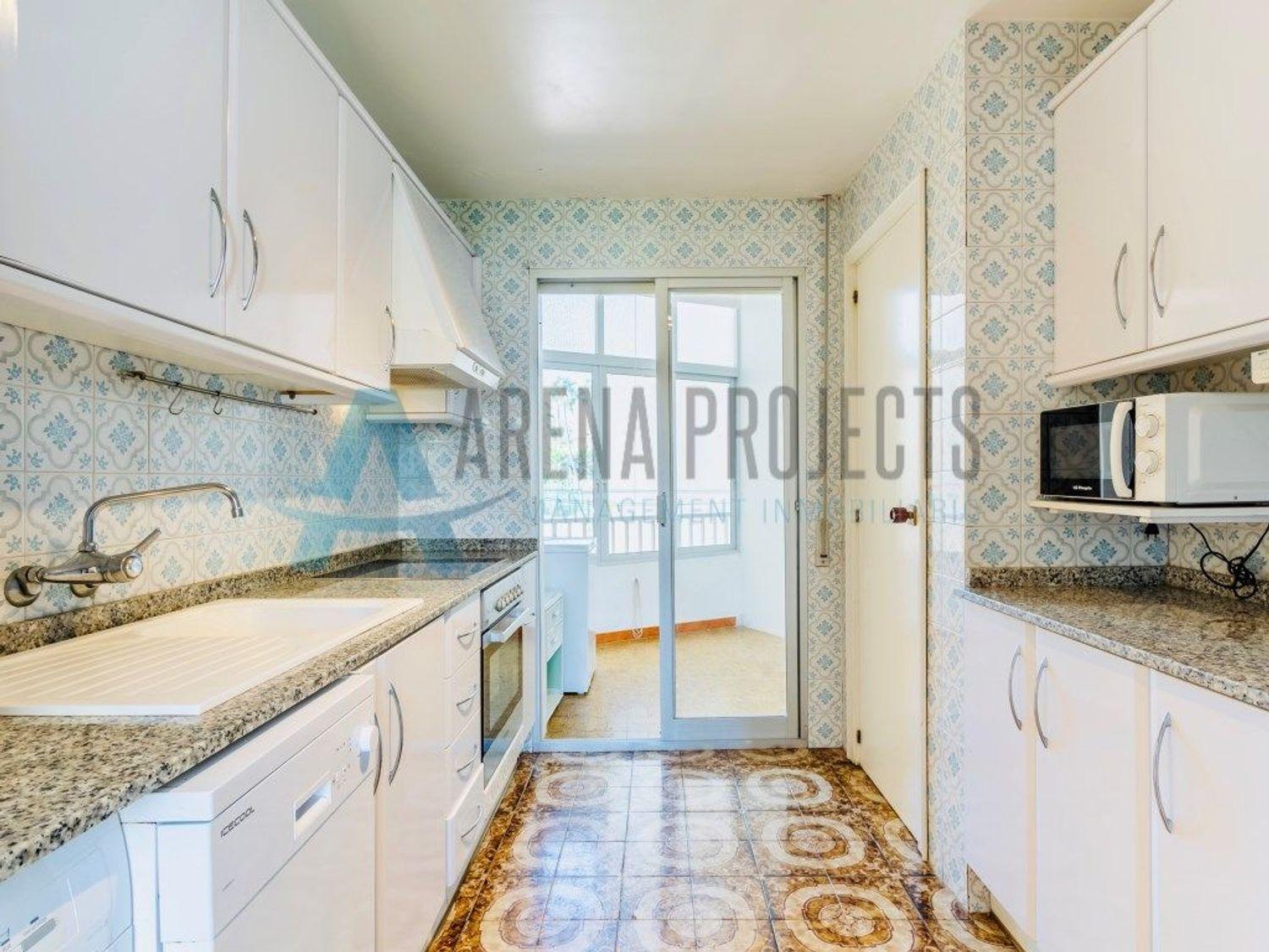 En Venta: Apartamento espacioso con piscina y pista de tenis a solo 50 m de la playa – Las Marinas, Dénia