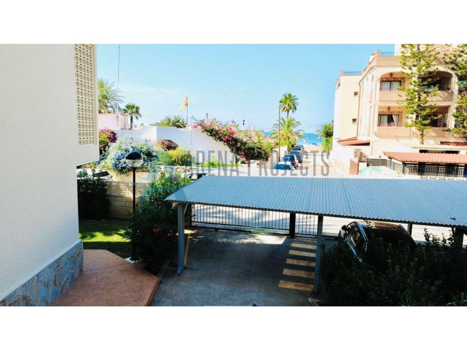 En Venta: Apartamento espacioso con piscina y pista de tenis a solo 50 m de la playa – Las Marinas, Dénia
