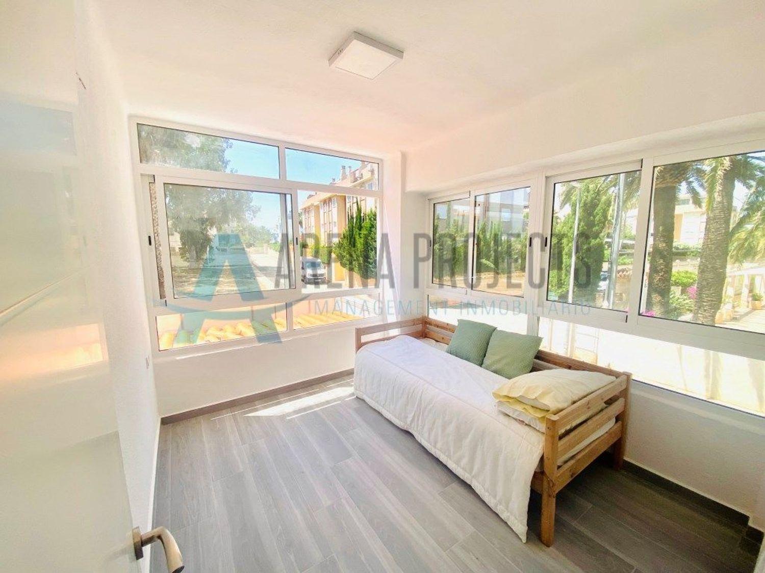 En venta: Apartamento reformado a 50 m del mar en Las Marinas, Dénia