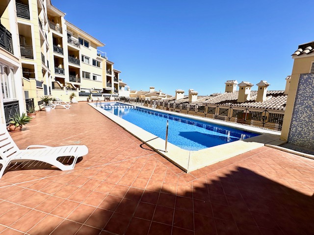 Wohnung zu verkaufen in Denia mit 2 Schlafzimmern und Gemeinschaftspool.