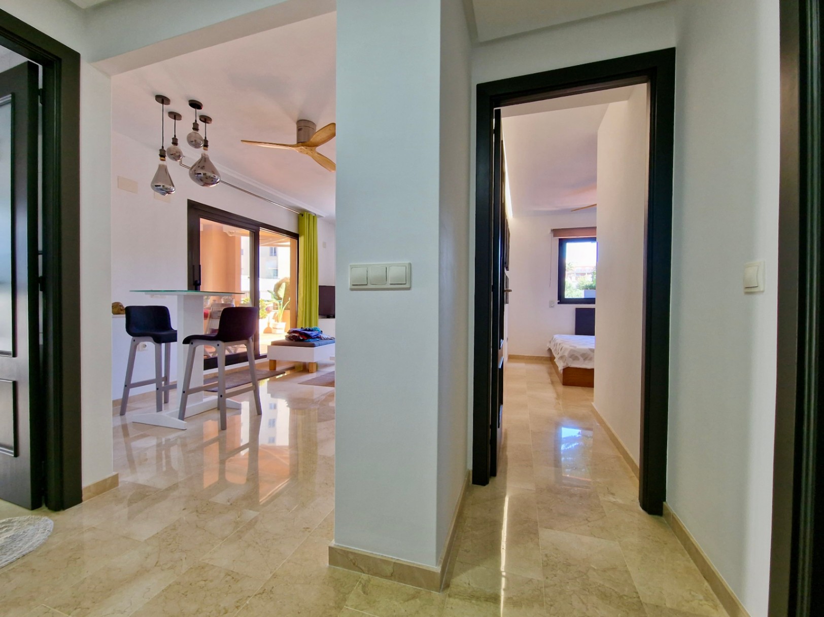 Zu verkaufen: Exklusive Erdgeschosswohnung mit privatem Garten gegenüber dem Yachtclub und dem Hafen von Dénia.