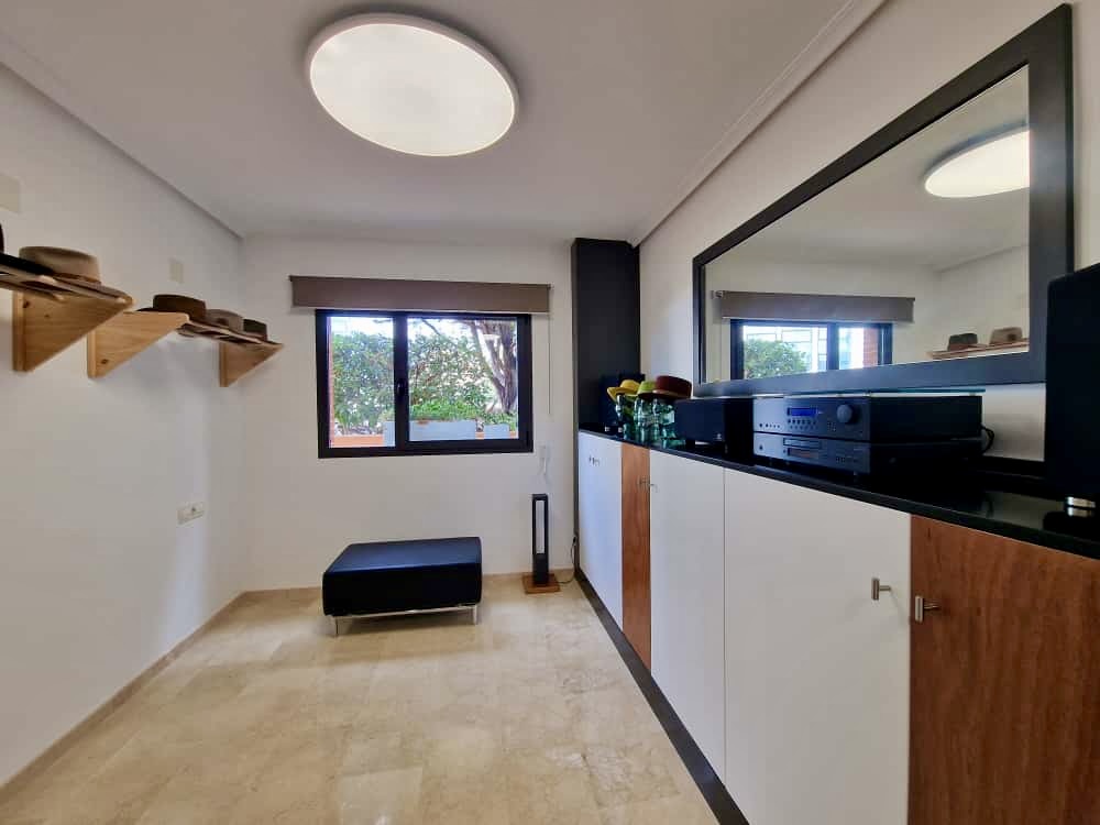 Zu verkaufen: Exklusive Erdgeschosswohnung mit privatem Garten gegenüber dem Yachtclub und dem Hafen von Dénia.