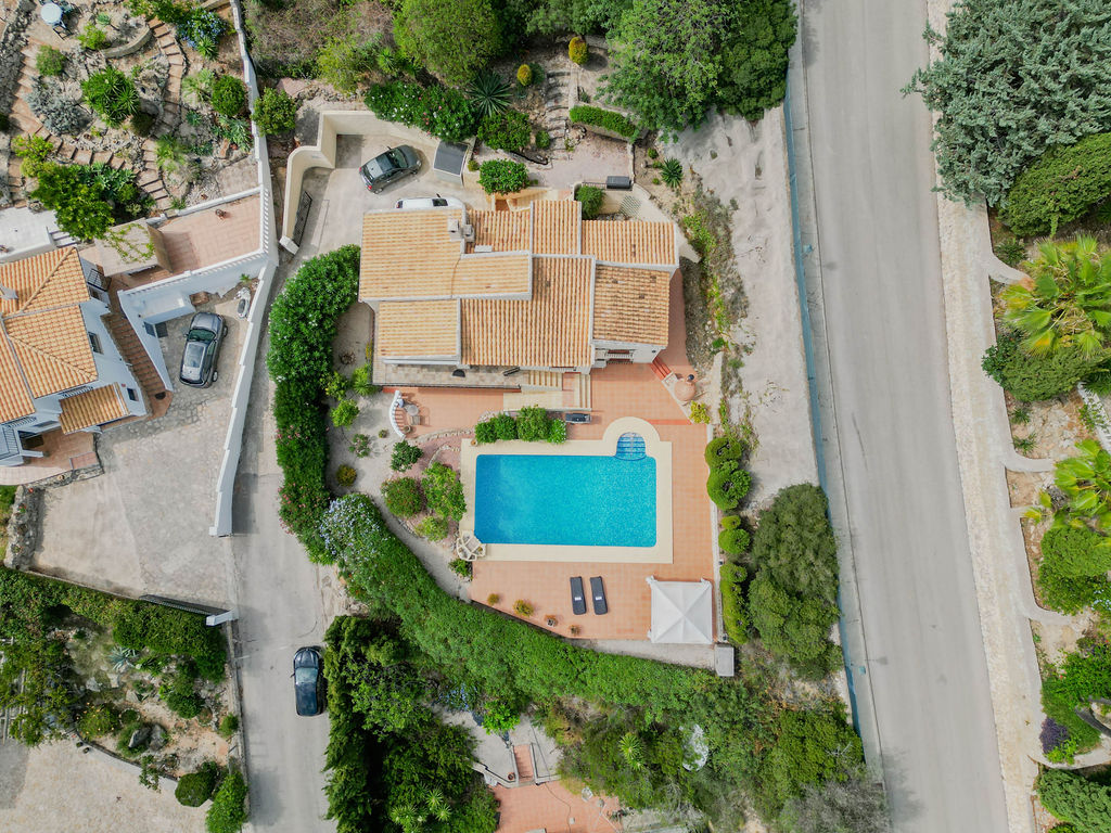 Chalet zu verkaufen mit 5 Schlafzimmern in Pedreguer, Bergregion.