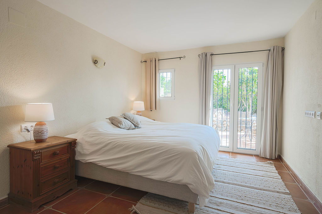 Chalet zu verkaufen mit 5 Schlafzimmern in Pedreguer, Bergregion.