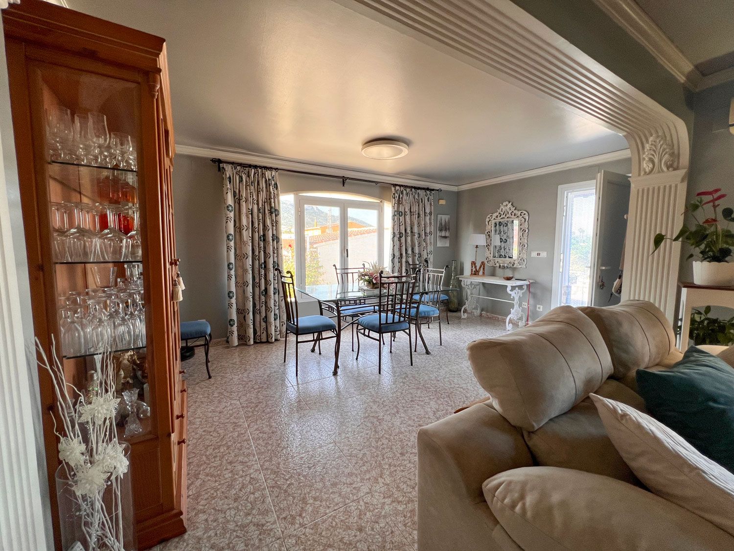 Einfamilienhaus zum Verkauf in Denia mit privatem Pool und 4 Schlafzimmern.