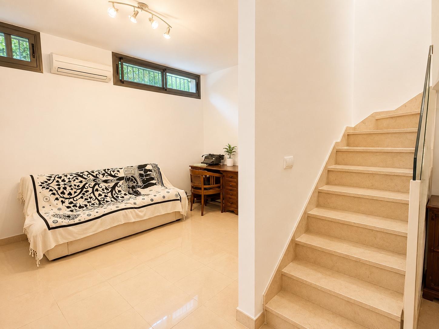 Vivienda duplex en venta de 3 dormitorios y 2 baños en Denia, Alicante