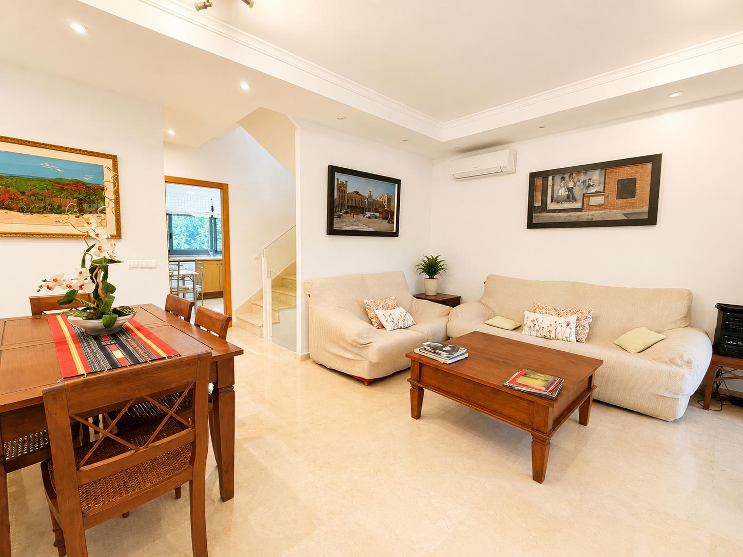 Vivienda duplex en venta de 3 dormitorios y 2 baños en Denia, Alicante