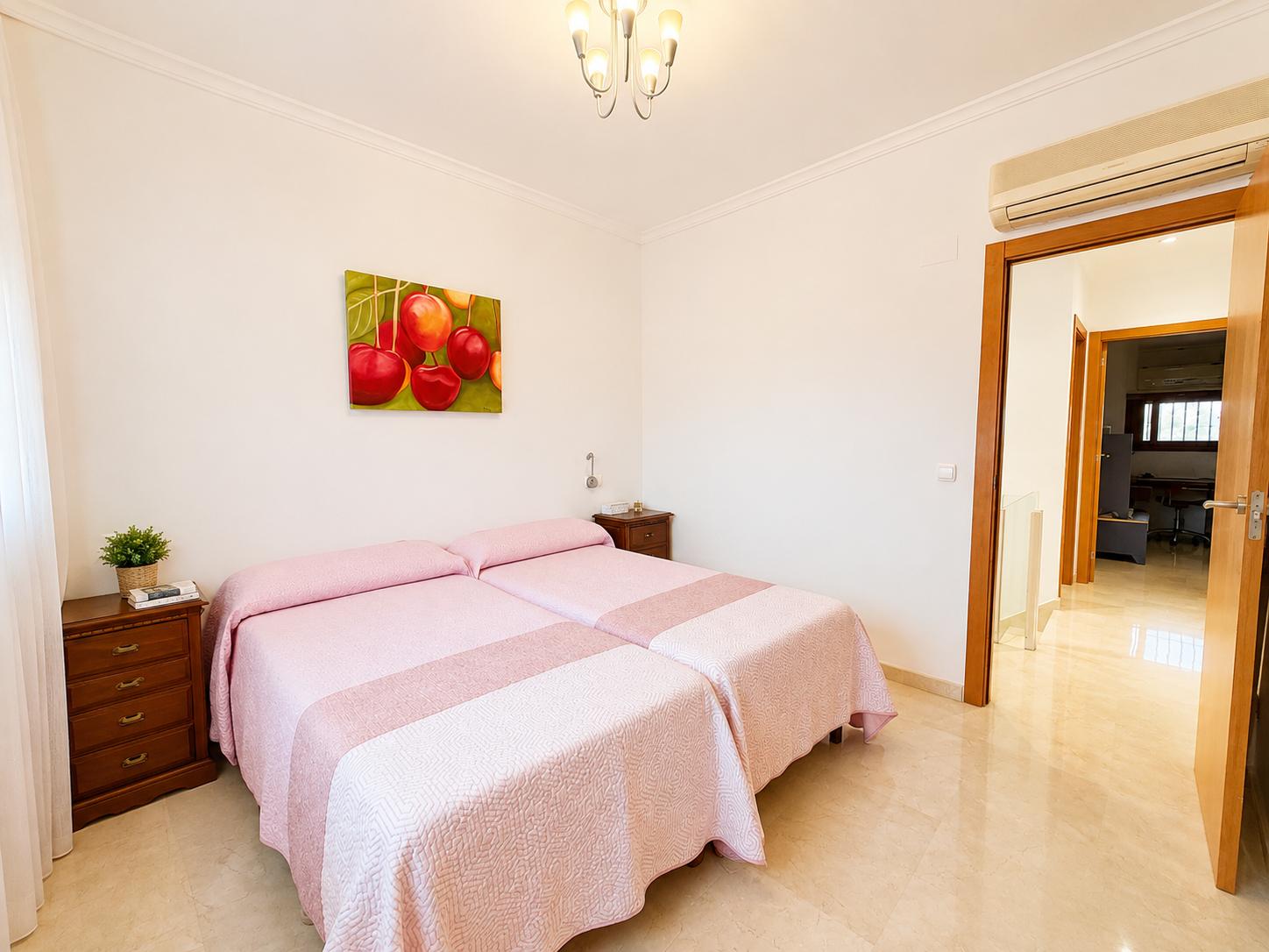 Vivienda duplex en venta de 3 dormitorios y 2 baños en Denia, Alicante