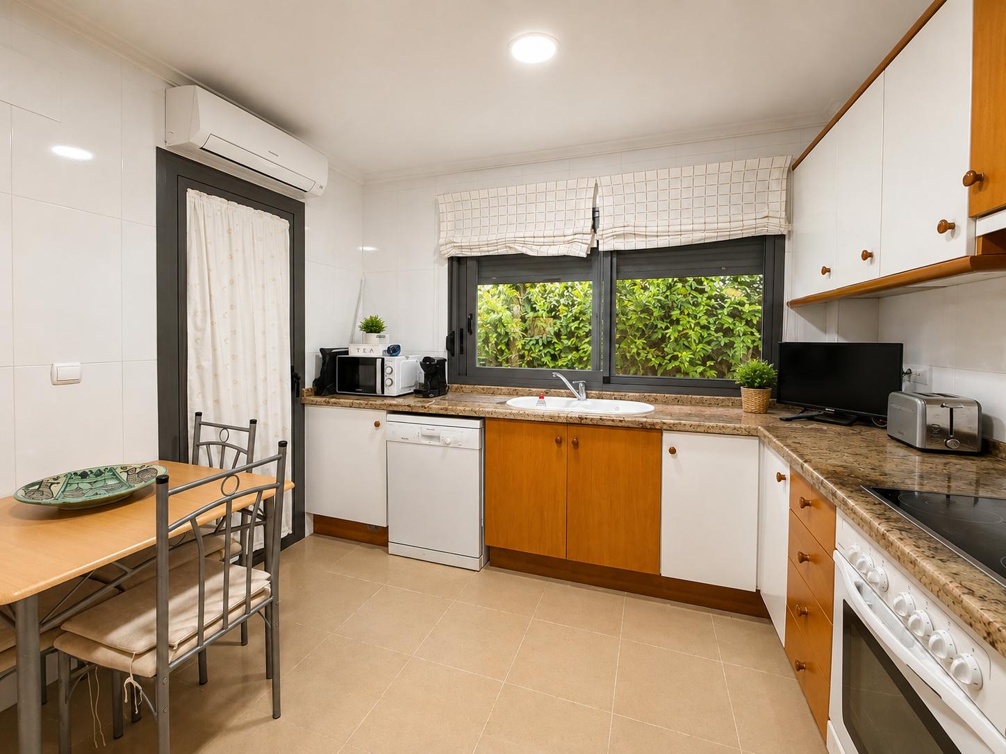 Vivienda duplex en venta de 3 dormitorios y 2 baños en Denia, Alicante