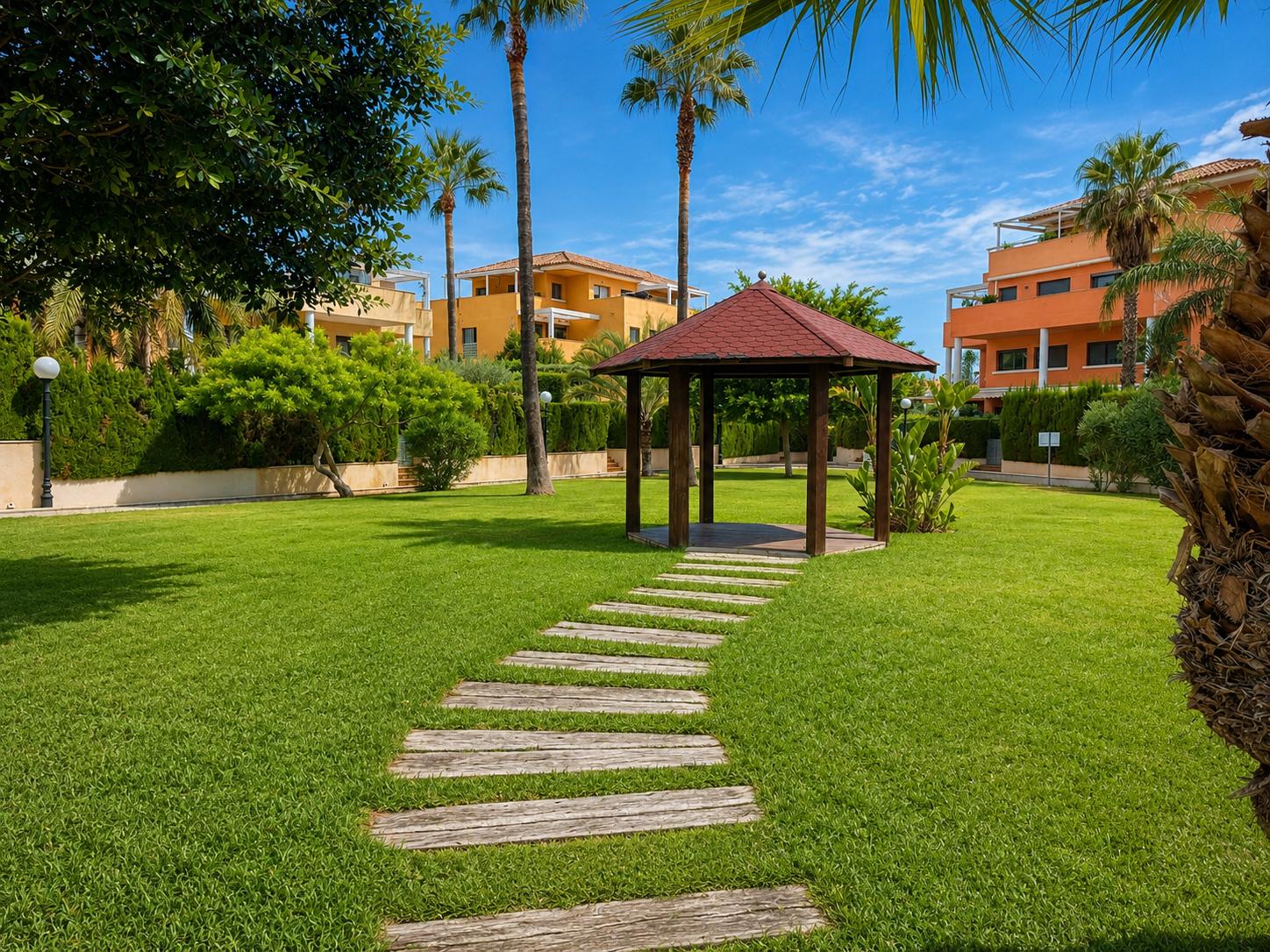 Vivienda duplex en venta de 3 dormitorios y 2 baños en Denia, Alicante