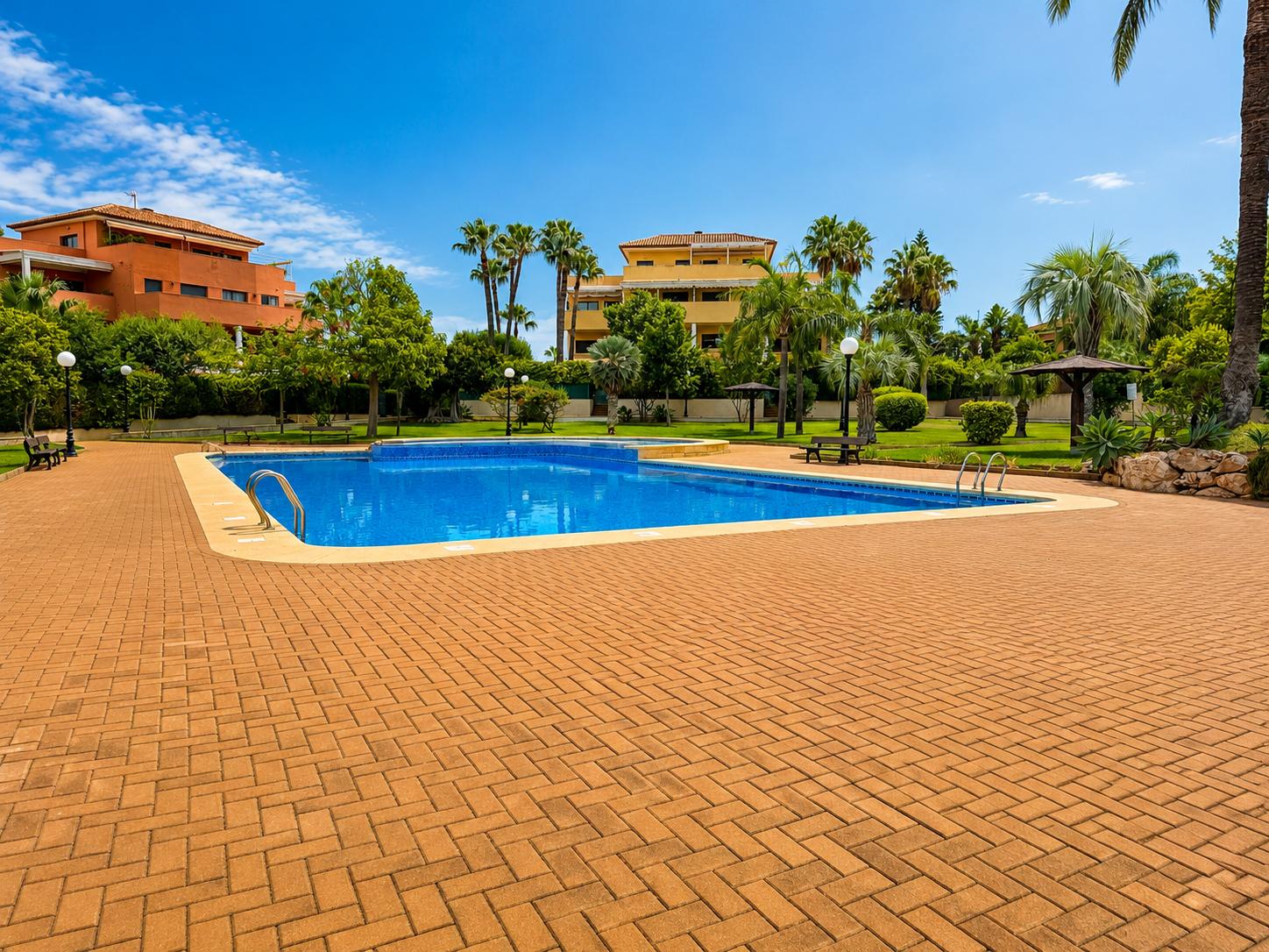 Vivienda duplex en venta de 3 dormitorios y 2 baños en Denia, Alicante