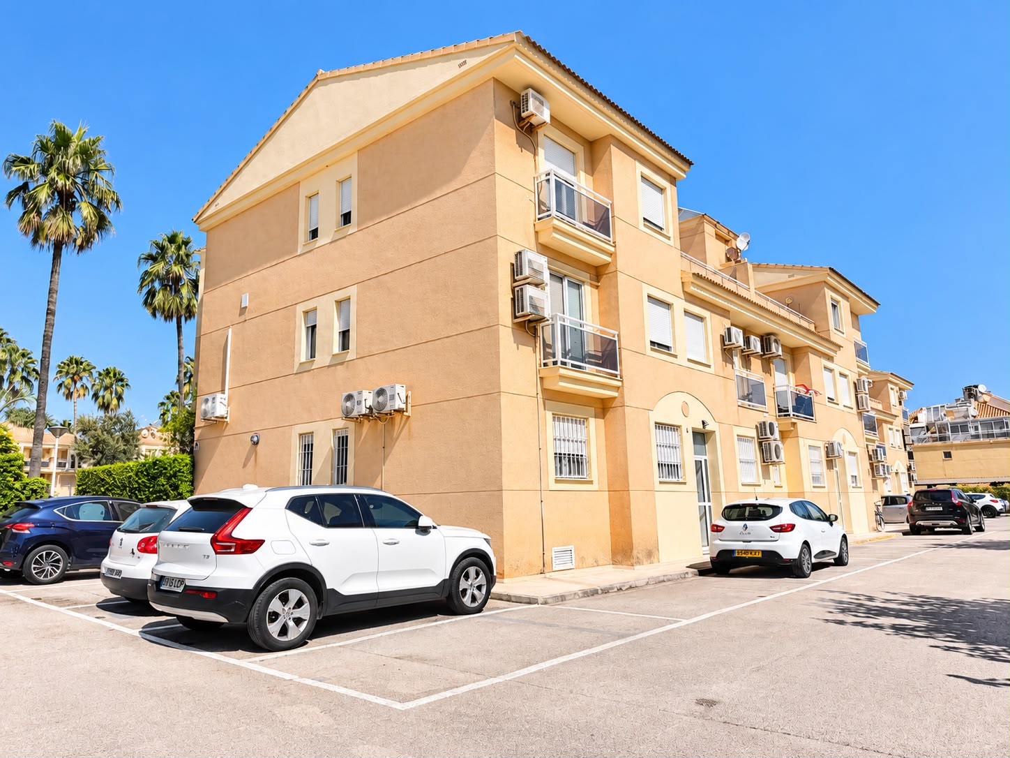 Apartamento en venta de 2 dormitorios con gran terraza en Denia