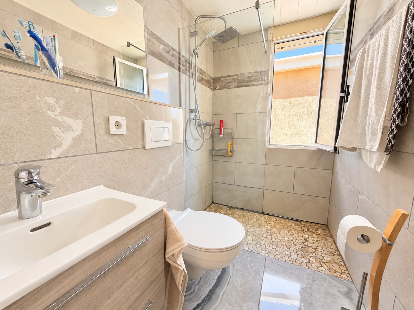 Apartamento en venta de 2 dormitorios con gran terraza en Denia