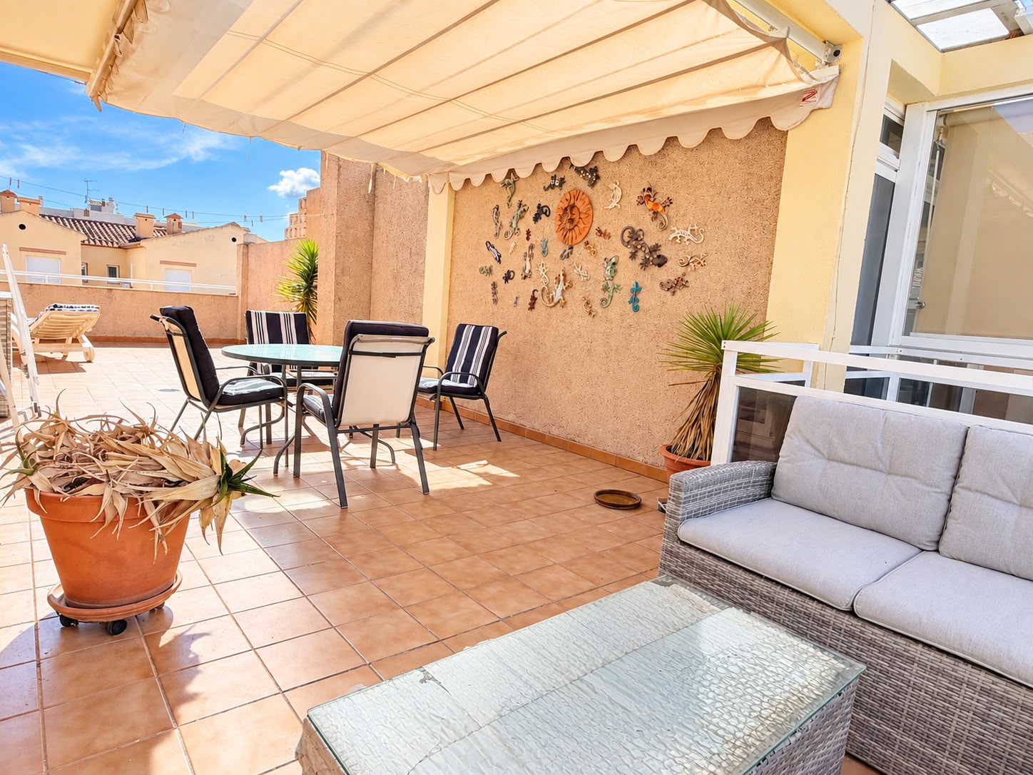 Apartamento en venta de 2 dormitorios con gran terraza en Denia