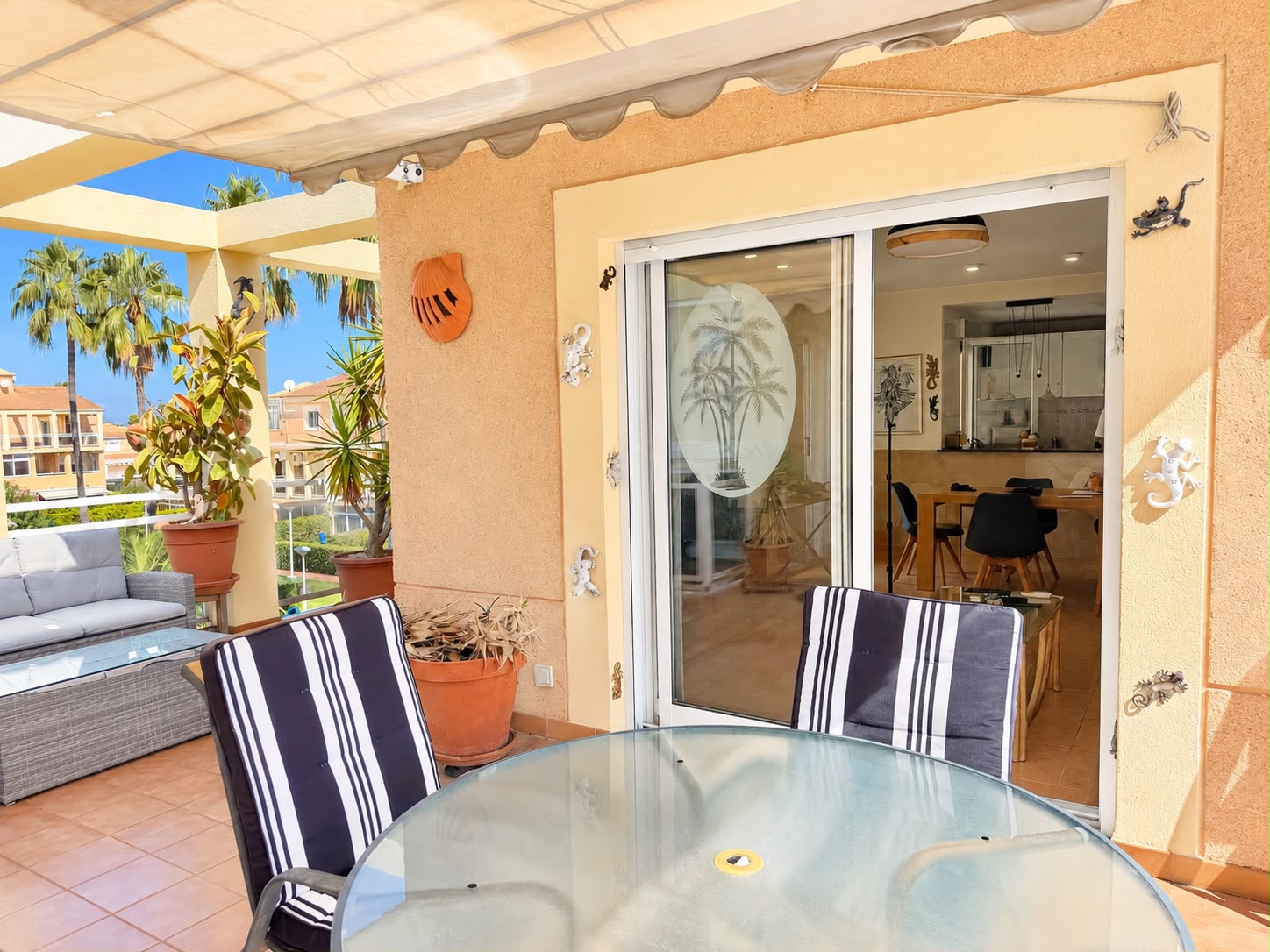 Apartamento en venta de 2 dormitorios con gran terraza en Denia