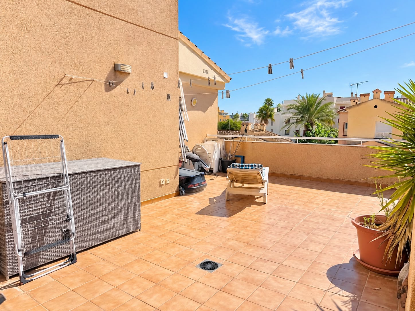 Apartamento en venta de 2 dormitorios con gran terraza en Denia