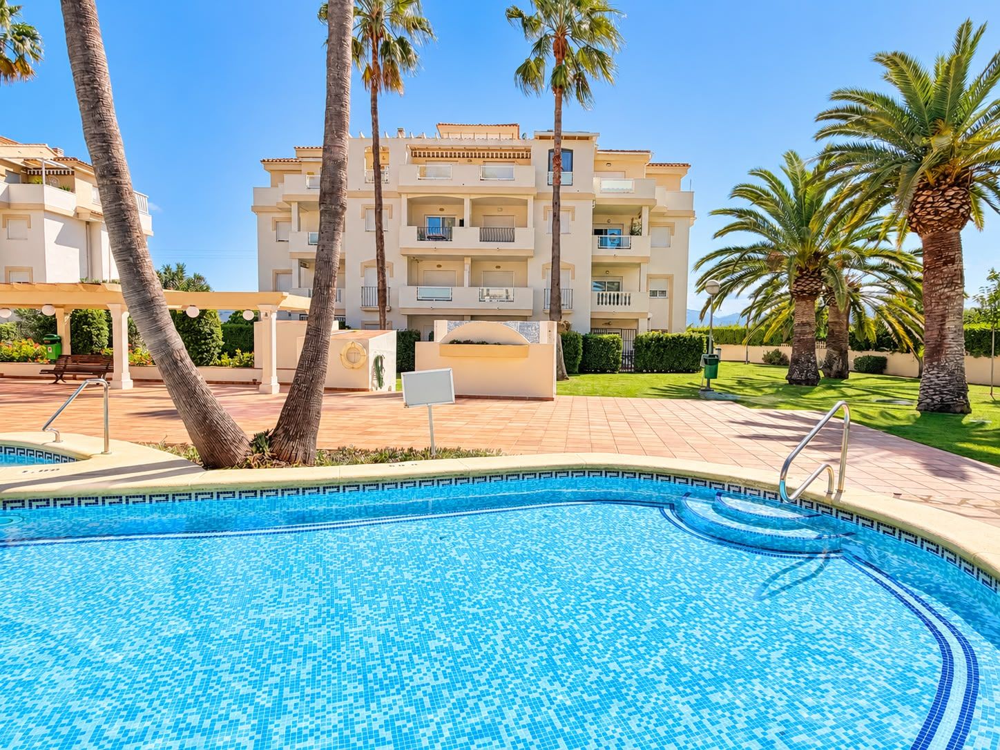 Apartamento en venta de 2 dormitorios en Playa, Denia, Alicante.
