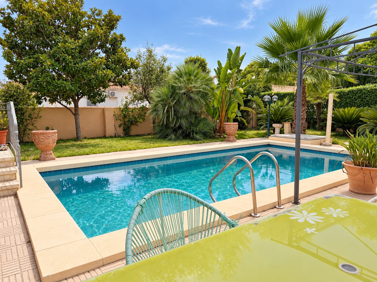 Chalet en venta con 3 dormitorios y piscina en Els Poblets