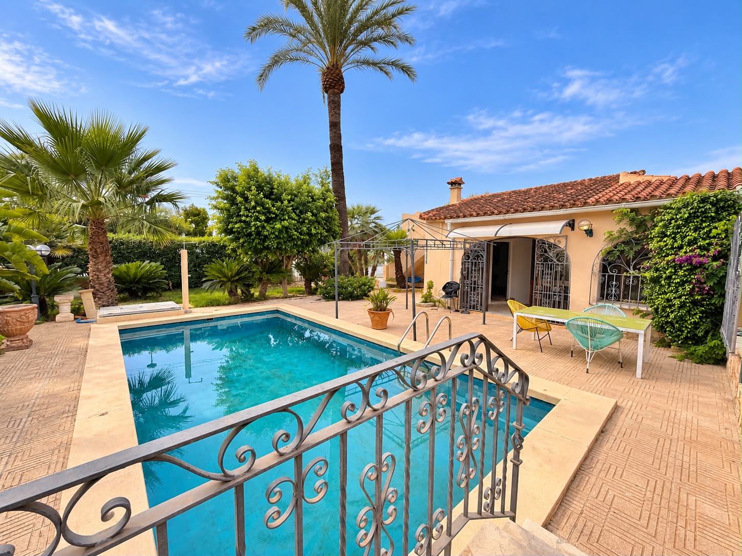 Chalet en venta con 3 dormitorios y piscina en Els Poblets