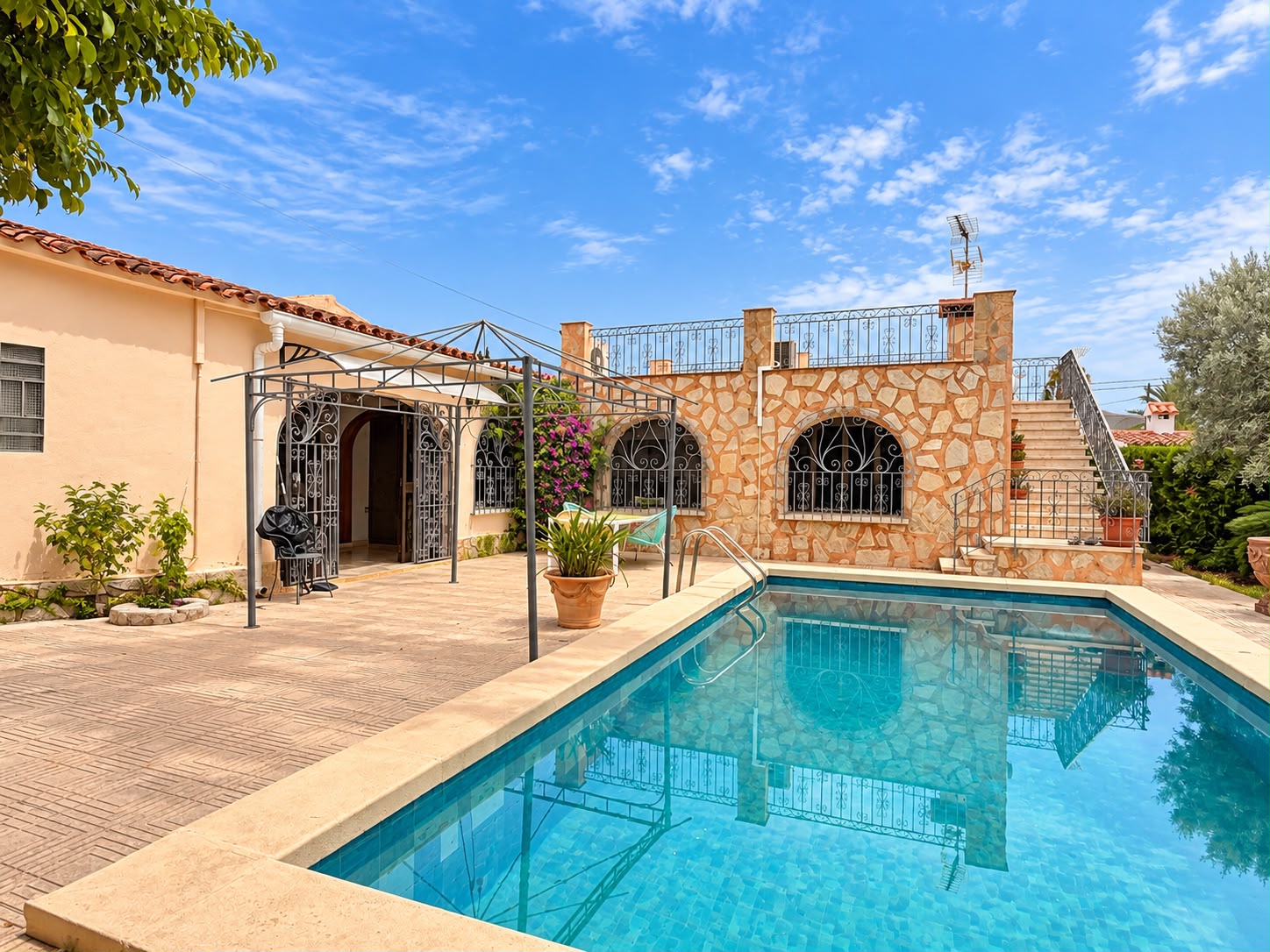 Chalet en venta con 3 dormitorios y piscina en Els Poblets