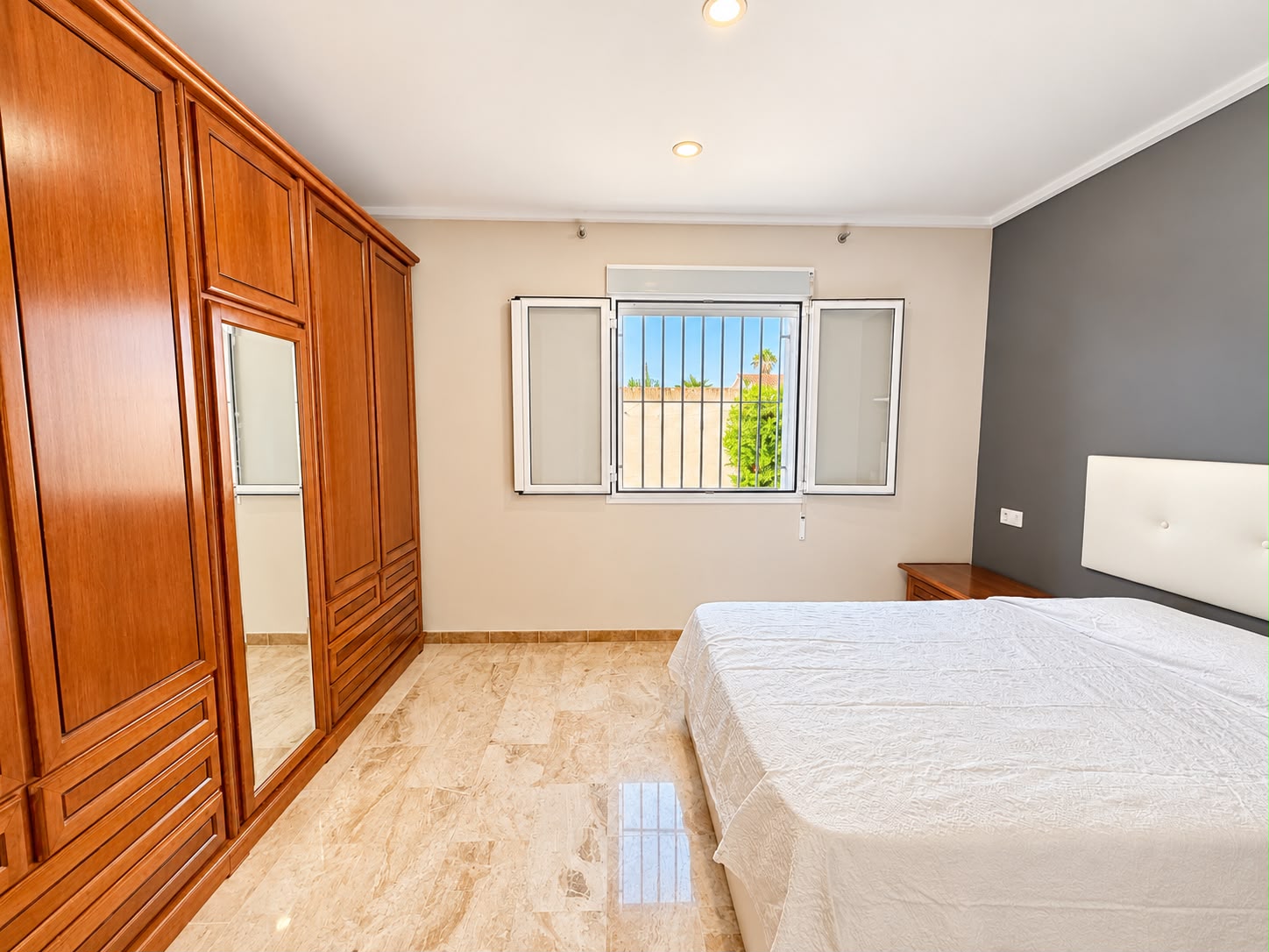 Chalet en venta con 3 dormitorios y piscina en Els Poblets